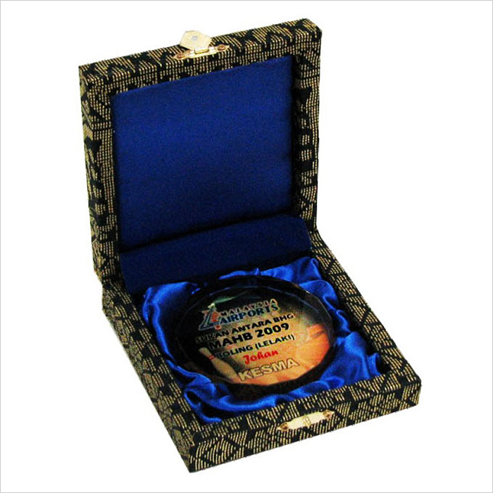 8117 - Songket Box With Crystal Medal
