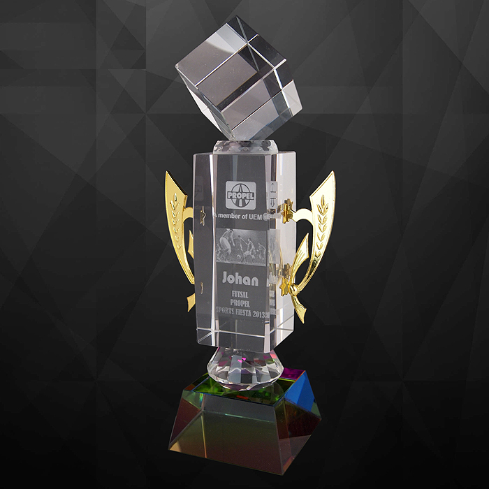 9113 - Exclusive Crystal Cube Trophy