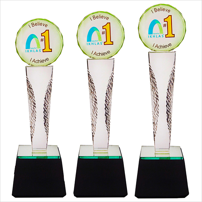 8228 - Exclusive Crystal Glass Awards