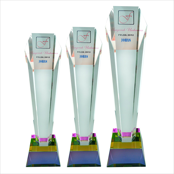 8187 - Exclusive Crystal Glass Awards