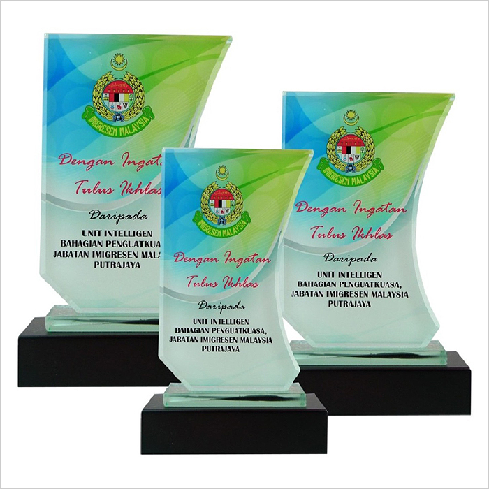 8173 - Exclusive Crystal Glass Awards