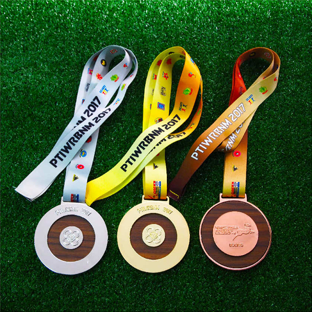 CM 036 - Custom Made Hanging Medal