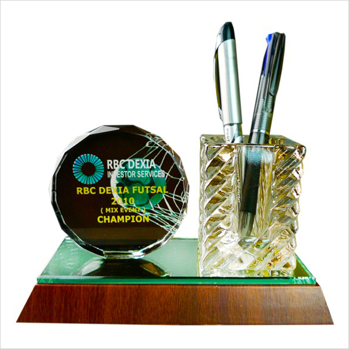 8165 - Crystal Pen Holder & Crystal Medal