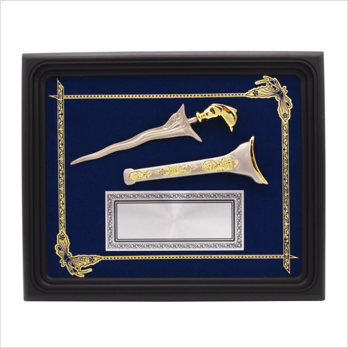 Keris In Small Frame With Gold Line