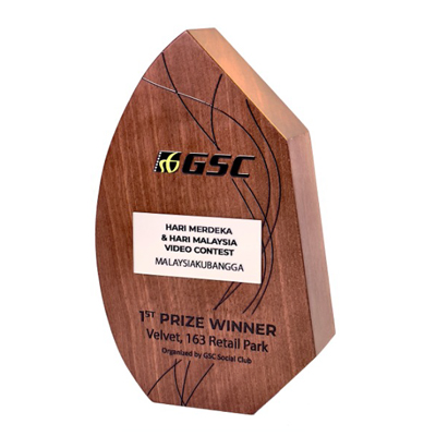 7665 - Wooden Plaque & Trophy