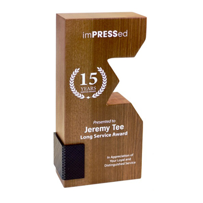 7670 - Wooden Plaque & Trophy