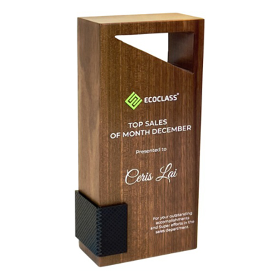 7672 - Wooden Plaque & Trophy
