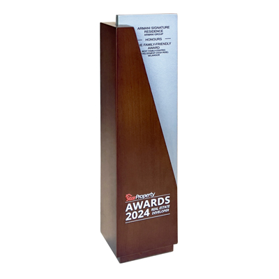 7674 - Wooden Plaque & Trophy