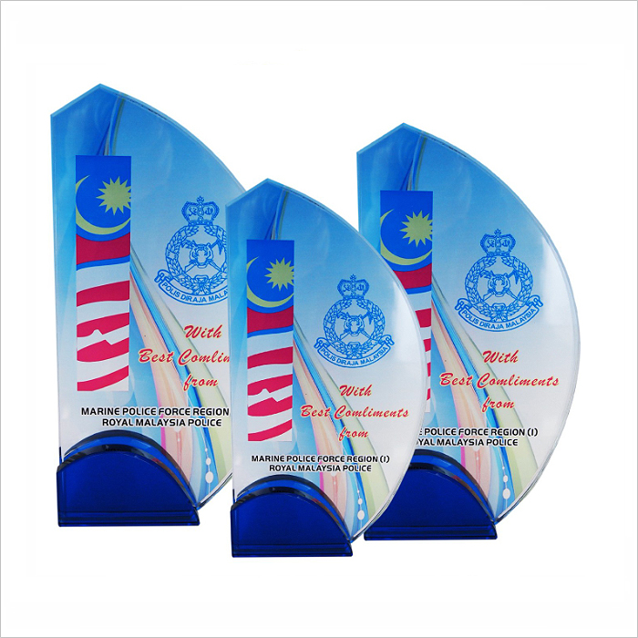 8225 - Exclusive Crystal Glass Awards